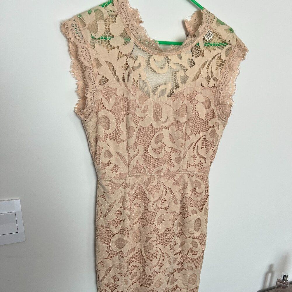 Sans Souci large lace dress